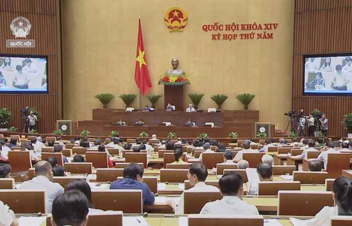 Đại biểu Quốc Hội thảo luận Luật Tố cáo sửa đổi và Luật Cạnh tranh sửa đổi.