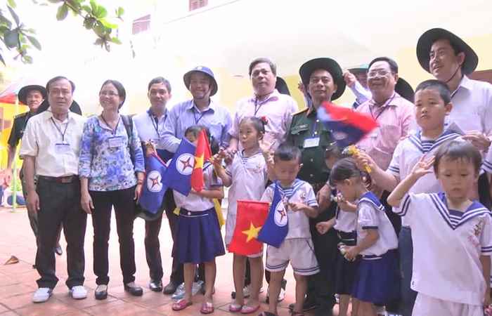 Theo dòng thời gian  tiếng Khmer 10-06-2018