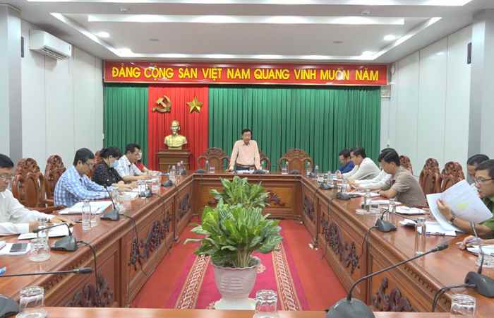 Thường trực Huyện ủy Long Phú làm việc định kỳ với các cơ quan chuyên trách tham mưu, giúp việc