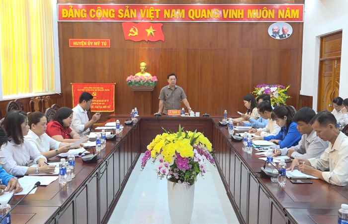 Mỹ Tú: Thường trực Huyện ủy làm việc định kỳ với Ban Dân vận, Uỷ ban MTTQ Việt Nam và các đoàn thể  