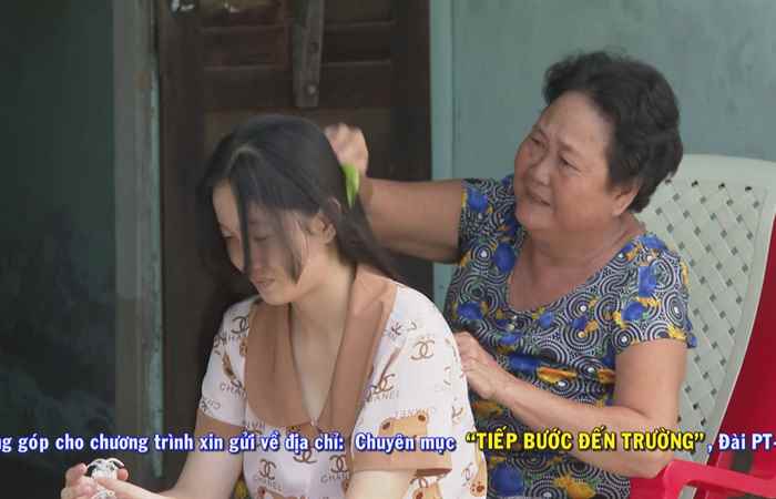 Tiếp bước em Nguyễn Thị Bích Quyên đến trường (02-09-2023)