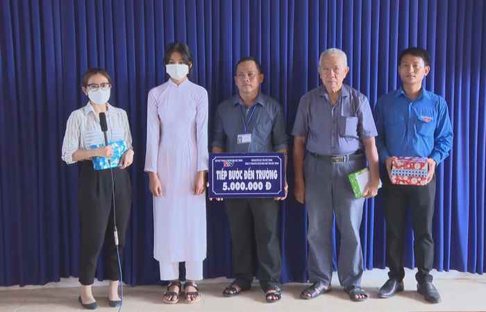 Tiếp bước Mộng Nghi đến trường (10-09-2022)