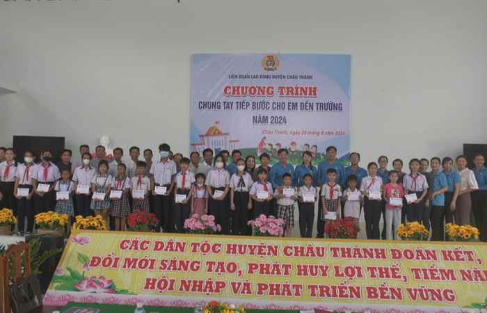 Châu Thành: Tổ chức Chương trình “Chung tay tiếp bước cho em đến trường”
