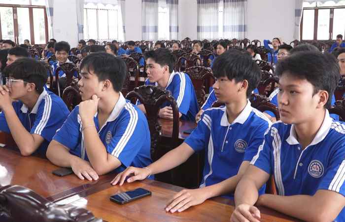 Tuyên truyền an toàn giao thông cho đoàn viên thanh niên   