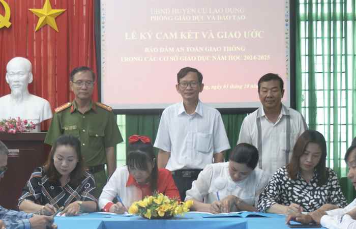 Cù Lao Dung: Các cơ sở giáo dục ký kết giao ước an toàn giao thông năm học 2024-2025