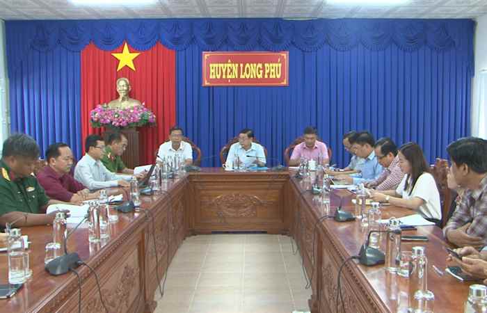 Long Phú lấy phiếu đánh giá xét công nhận xã đạt chuẩn Nông thôn mới