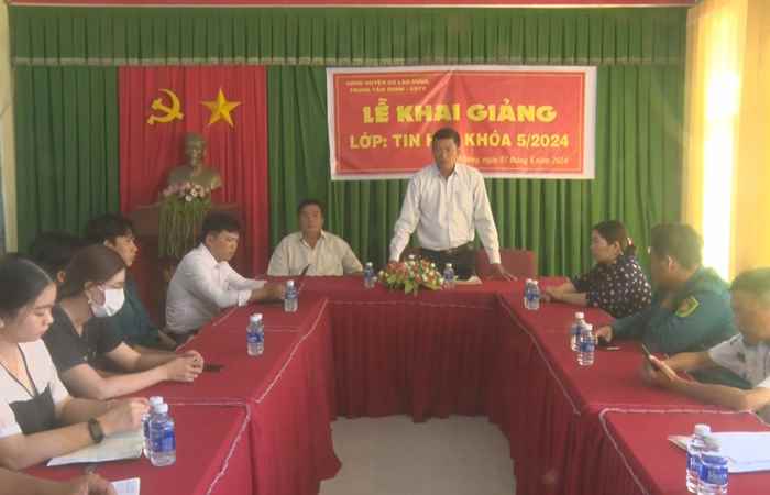 Cù Lao Dung: Khai giảng lớp sơ cấp dạy nghề tin học