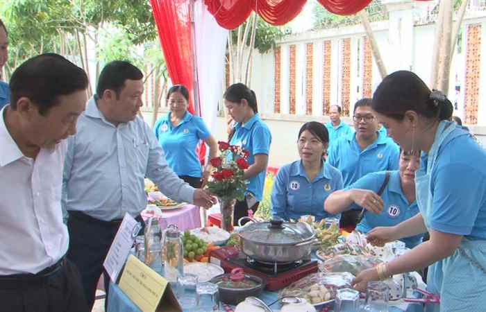  Long Phú: LĐLĐ huyện biểu dương Chủ tịch cán bộ nữ Công đoàn tiêu biểu