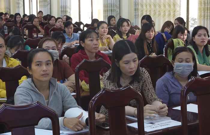 Huyện Mỹ Tú bồi dưỡng thường xuyên cho cán bộ quản lý và giáo viên mầm non