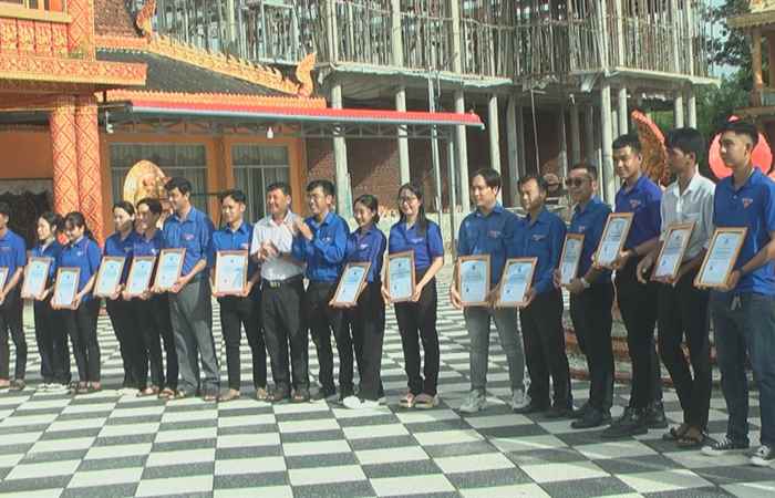 Tuyên dương các Câu lạc bộ, tổ, đội, nhóm tình nguyện tiêu biểu