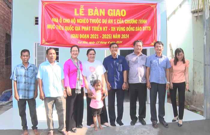 Vĩnh Châu: Bàn giao nhà ở thuộc Chương trình mục tiêu Quốc gia