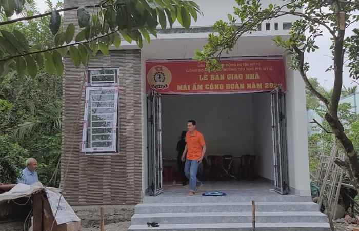 Mỹ Tú bàn giao nhà mái ấm công đoàn cho đoàn viên có hoàn cảnh khó khăn