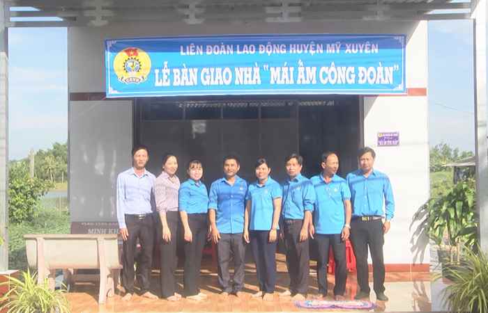 Mỹ Xuyên: Liên đoàn Lao động huyện bàn giao mái ấm công đoàn