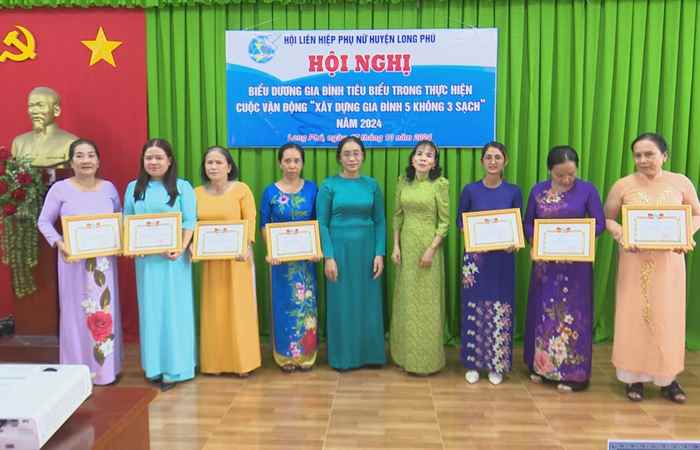 Long Phú Hội nghị biểu dương “Xây dựng gia đình 5 không, 3 sạch”