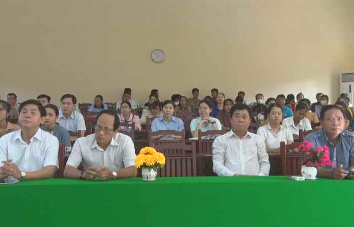 Trần Đề: Bồi dưỡng chính trị cho đảng viên mới
