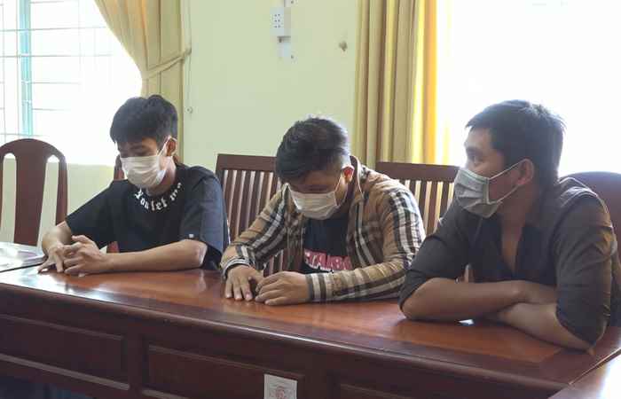 Công an huyện Mỹ Xuyên xử lý các đối tượng vi phạm giao thông