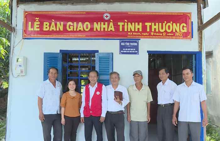 Hội Chữ thập đỏ huyện Kế Sách bàn giao nhà tình thương cho hộ nghèo ở xã An Lạc Tây