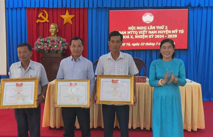 Mỹ Tú: Ban Thường trực Ủy ban MTTQ Việt nam tổ chức Hội nghị lần thứ 2, khóa X 