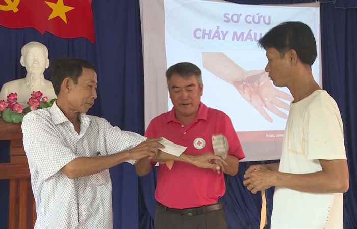 Kế Sách: Hội CTĐ tập huấn kiến thức pháp luật về an toàn giao thông và kỹ năng sơ cấp cứu tai nạn giao thông đường bộ 