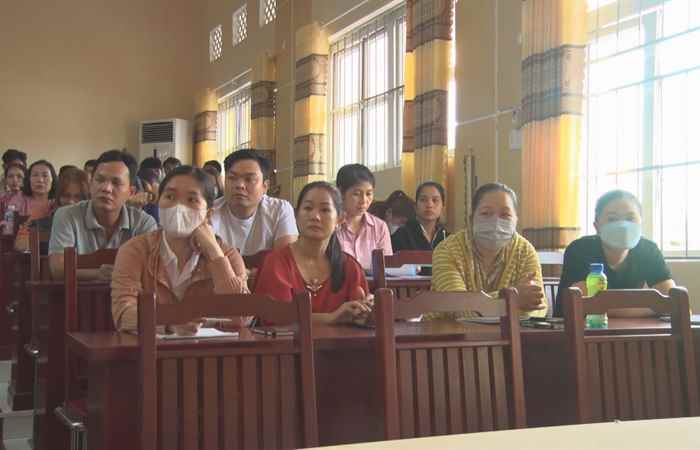 TRần Đề: Khai giảng lớp bồi dưỡng Đảng viên mới  