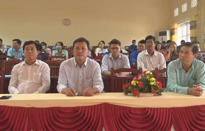 Huyện Trần Đề bồi dưỡng chính trị cho Đảng viên mới  