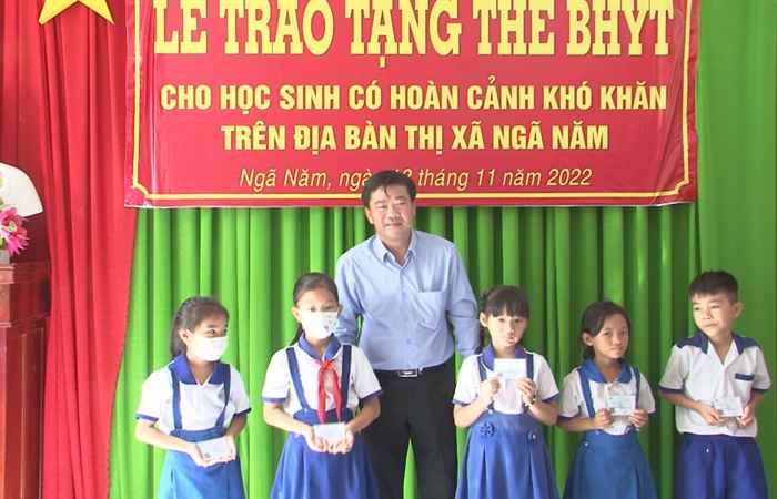 Ngã Năm: Hỗ trợ Bảo hiểm y tế cho học sinh có hoàn cảnh khó khăn
