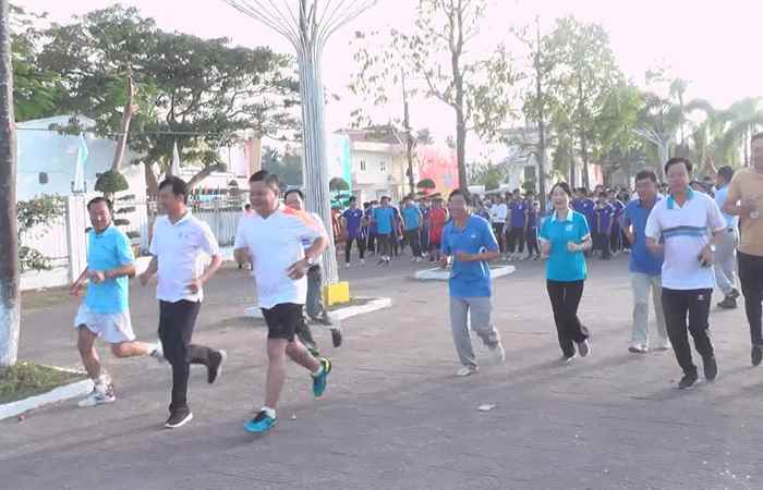 Huyện Thạnh Trị phát động Ngày chạy Olympic năm 2023