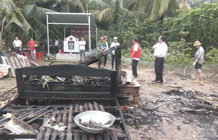 Cháy 2 căn nhà liền kề tại thị trấn Cù Lao Dung