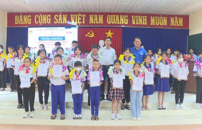 Hội Đồng đội thị xã Vĩnh Châu kỷ niệm 60 năm phong trào “Nghìn việc tốt”