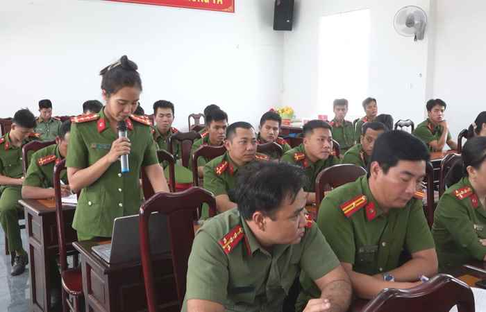 Vĩnh Châu: Công an đối thoại với cán bộ, chiến sĩ