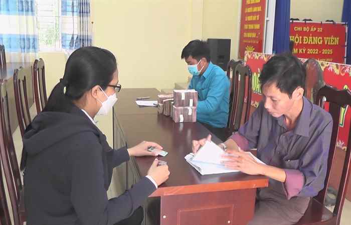 Thạnh Trị: Phát vay Quỹ hỗ trợ Nông dân cho 16 hội viên