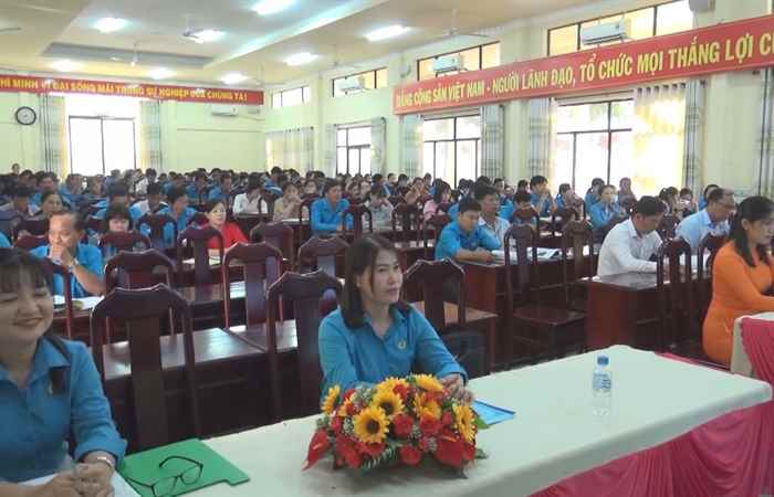 Mỹ Tú: Bồi dưỡng lý luận chính trị, nghiệp vụ cán bộ Công đoàn cơ sở