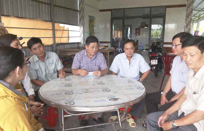 Cù Lao Dung: Thăm, tặng quà gia đình chính sách, người có uy tín tại xã An Thạnh 3