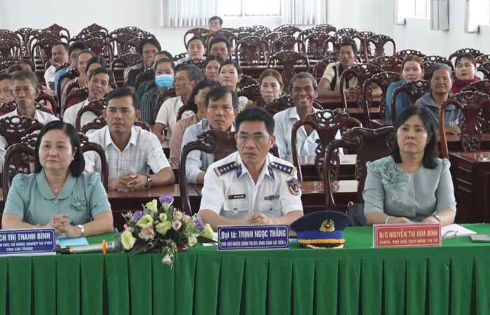Vĩnh Châu: Tuyên truyền luật Cảnh sát biển và chống khai thác thuỷ sản trái phép