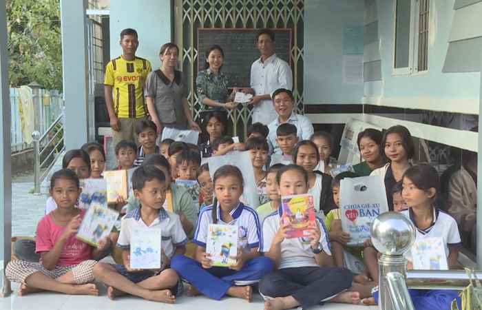 Kế Sách bàn giao nhà Khăn quàng đỏ cho học sinh khó khăn