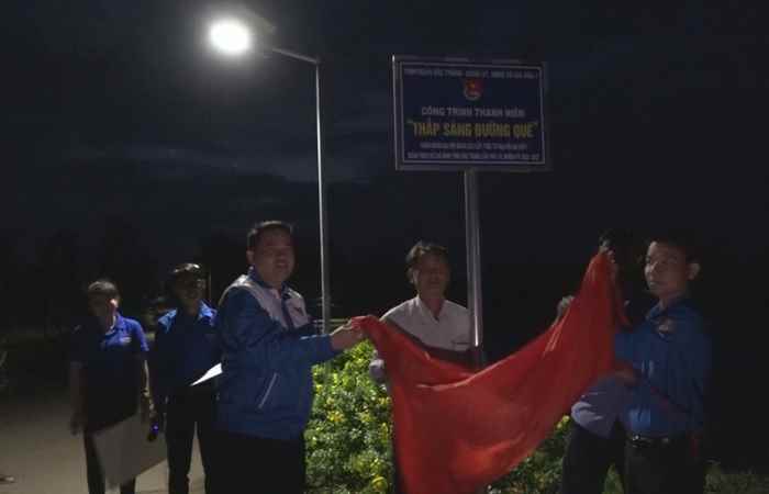 Tỉnh Đoàn Sóc Trăng khánh thành và bàn giao Công trình Thanh niên “Thắp sáng đường quê”