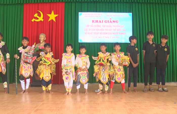 Trần Đề - Khai giảng lớp bồi dưỡng, tập huấn, truyền dạy các di sản văn hóa phi vật thể quốc gia về Nghệ thuật Rô băm Khmer trên địa bàn huyện .