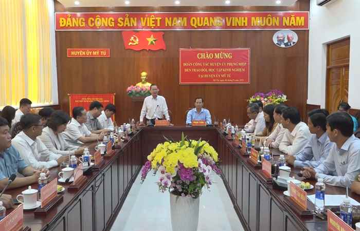 Trao đổi, học tập kinh nghiệm giữa Huyện ủy Mỹ Tú với Huyện ủy Phụng Hiệp, tỉnh Hậu Giang