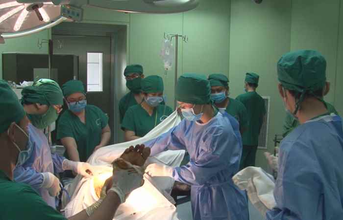 Triển khai kỹ thuật thay khớp tại bệnh viện đa khoa tỉnh Sóc Trăng