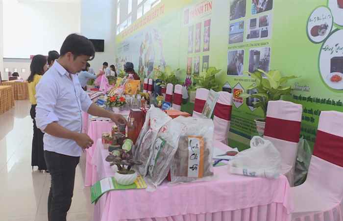 Trưng bày các sản phẩm chào đón Hội nghị xúc tiến đầu tư tỉnh Sóc Trăng 2018 