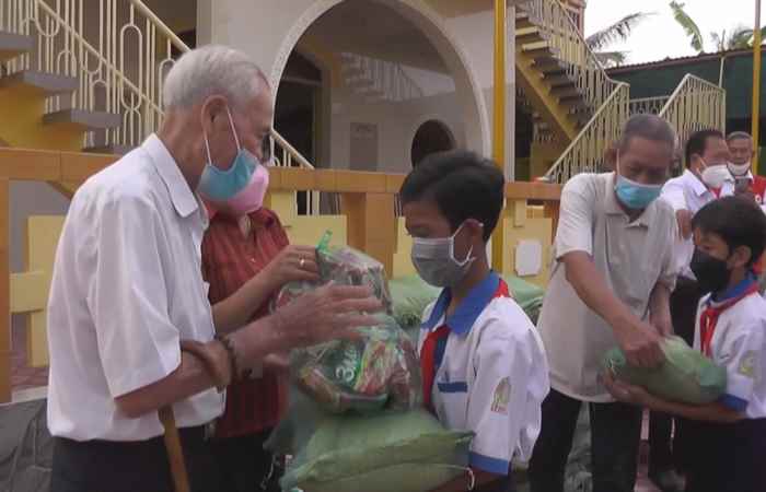 Học tập Bác Hồ với tinh thần "Yêu dân - Vì dân" (24-04-2022)