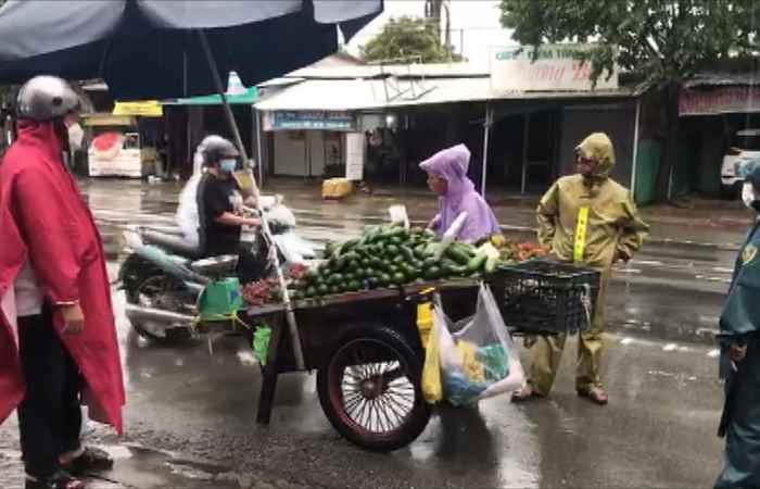 Ghi nhận ngày đầu ra quân sắp xếp Chợ khóm 7, phường 2 (22-07-2023)