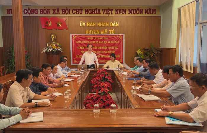 Vụ Giáo dục Tiểu học - Bộ Giáo dục và Đào tạo kiểm tra tại huyện Mỹ Tú